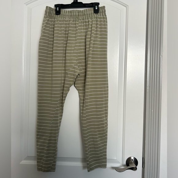 Sarah's Day x White Fox Active Green Striped Jogger Pants Size Medium - Picture 3 of 11